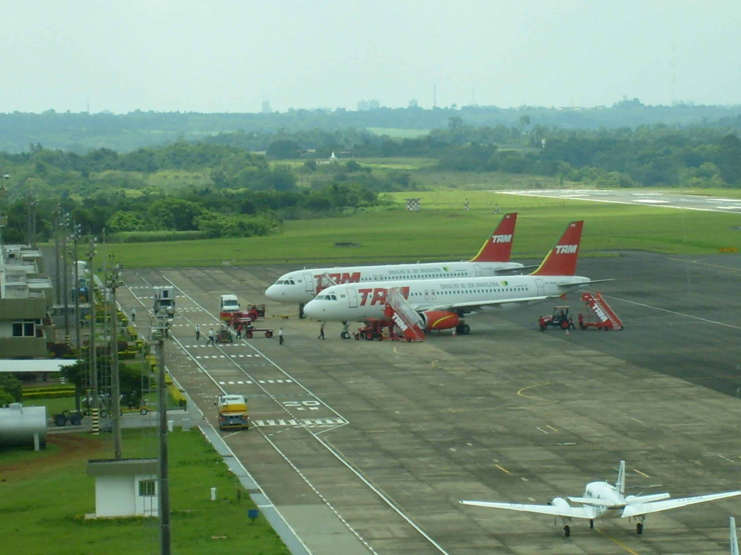 Traslado Aeropuerto Iguazú ARG a Aeropuerto Foz do Iguaçu BRA  Iguazú