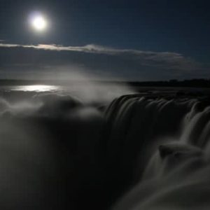 Cataratas con Luna Llena